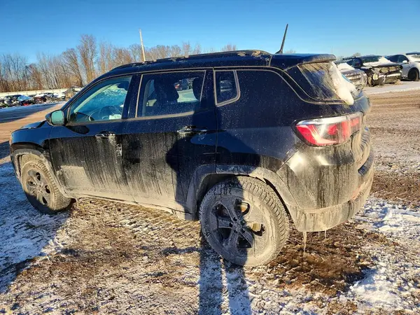 3C4NJDBB3JT399192 2018 JEEP COMPASS - Image 2