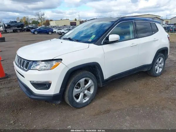 3C4NJDBB3JT402558 2018 JEEP COMPASS - Image 2