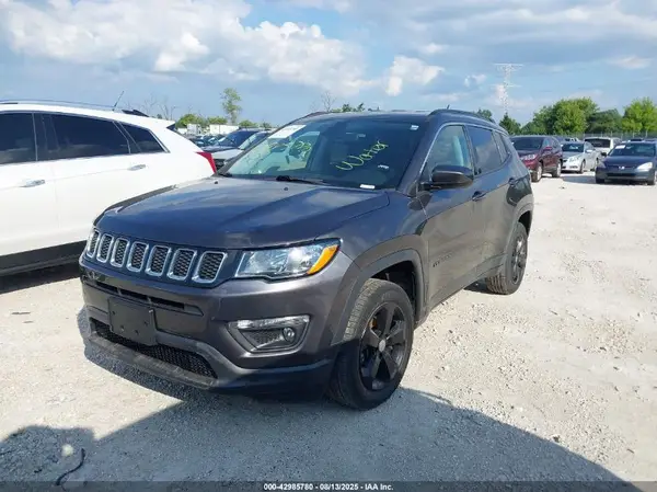3C4NJDBB3JT435723 2018 JEEP COMPASS - Image 2