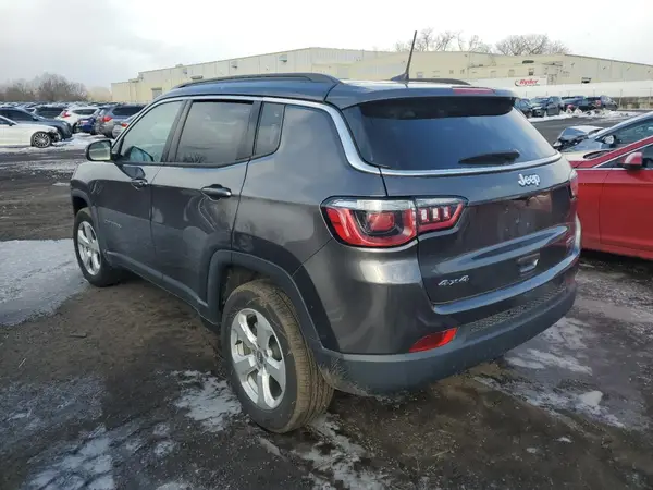 3C4NJDBB3JT453722 2018 JEEP COMPASS - Image 2