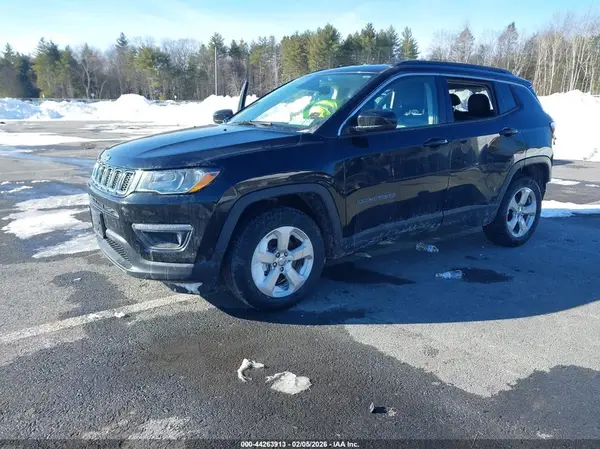 3C4NJDBB3JT453753 2018 JEEP COMPASS - Image 2
