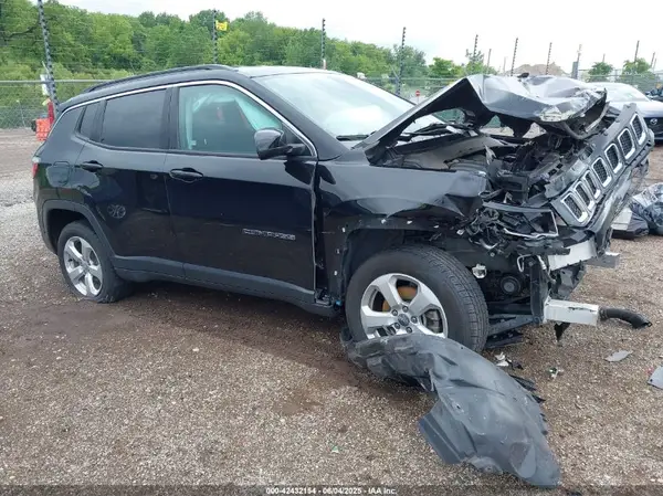 3C4NJDBB3JT455082 2018 JEEP COMPASS - Image 1