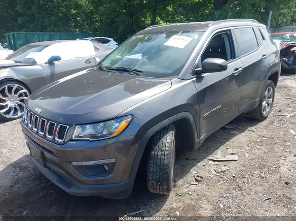 3C4NJDBB3JT456992 2018 JEEP COMPASS - Image 2