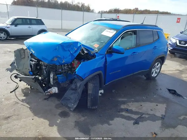 3C4NJDBB3JT463585 2018 JEEP COMPASS - Image 2