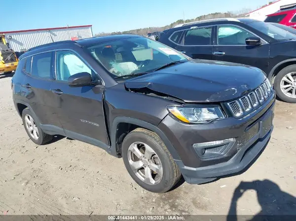 3C4NJDBB3JT470553 2018 JEEP COMPASS - Image 1