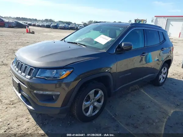 3C4NJDBB3JT470553 2018 JEEP COMPASS - Image 2