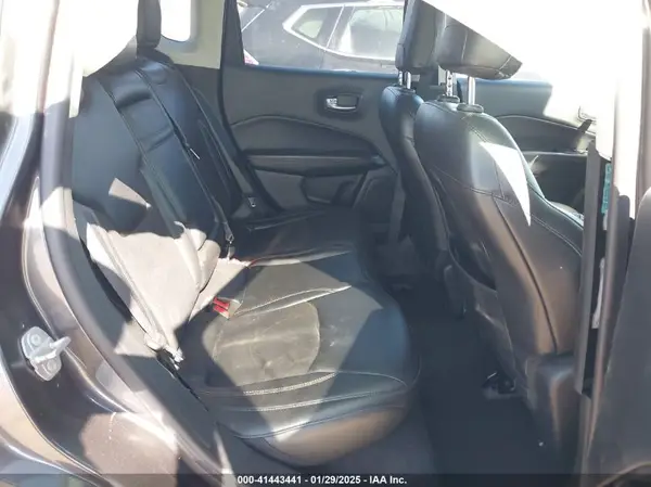 3C4NJDBB3JT470553 2018 JEEP COMPASS - Image 8