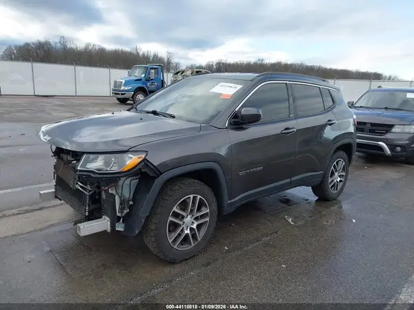 3C4NJDBB3JT479902 2018 JEEP COMPASS - Image 2