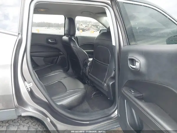 3C4NJDBB3JT479902 2018 JEEP COMPASS - Image 8