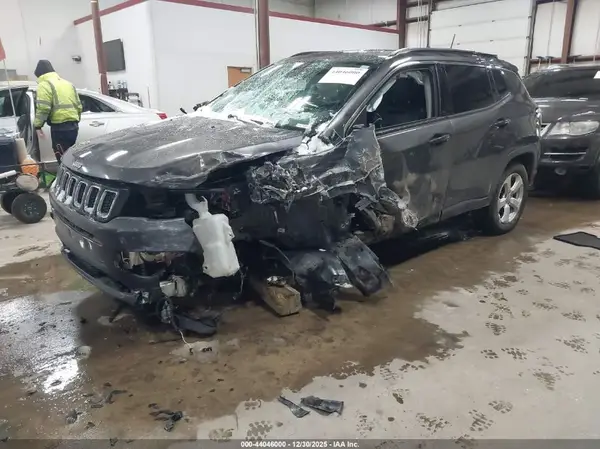 3C4NJDBB3JT481178 2018 JEEP COMPASS - Image 2