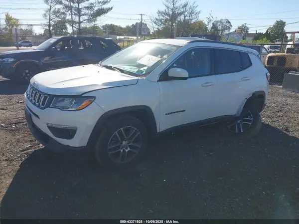 3C4NJDBB3JT483660 2018 JEEP COMPASS - Image 2