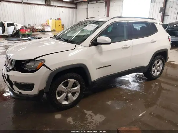 3C4NJDBB3JT493038 2018 JEEP COMPASS - Image 2