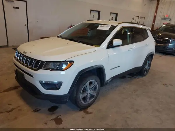 3C4NJDBB3KT593867 2019 JEEP COMPASS - Image 2