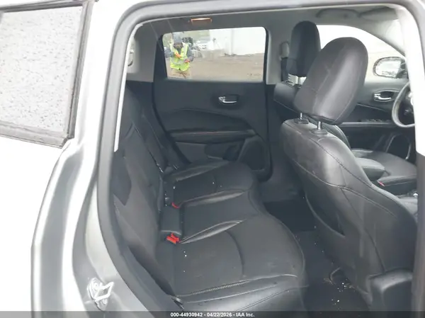 3C4NJDBB3KT654148 2019 JEEP COMPASS - Image 8