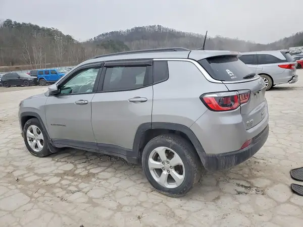 3C4NJDBB3KT733691 2019 JEEP COMPASS - Image 2