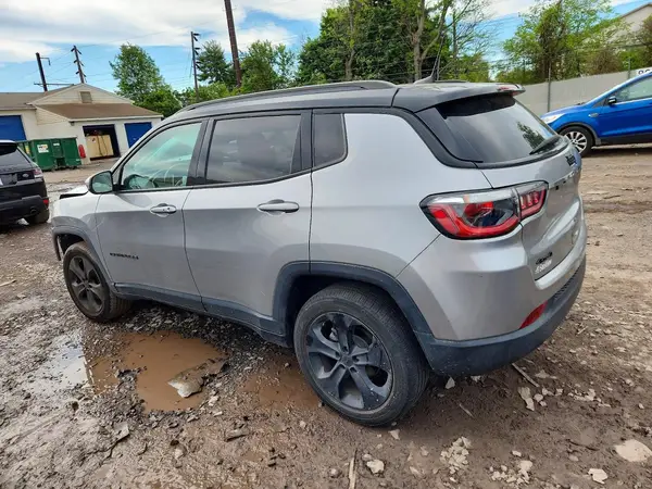 3C4NJDBB3KT750409 2019 JEEP COMPASS - Image 2