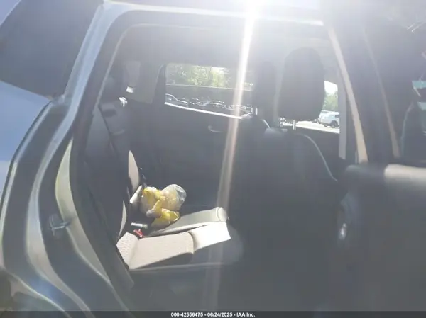 3C4NJDBB3KT767582 2019 JEEP COMPASS - Image 8