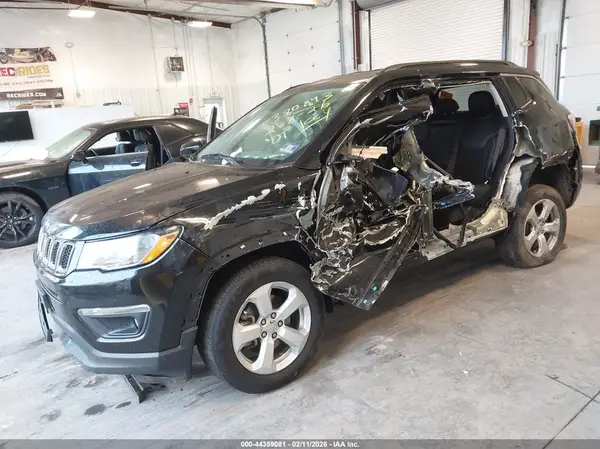 3C4NJDBB3KT768103 2019 JEEP COMPASS - Image 2