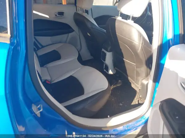 3C4NJDBB3KT806932 2019 JEEP COMPASS - Image 8