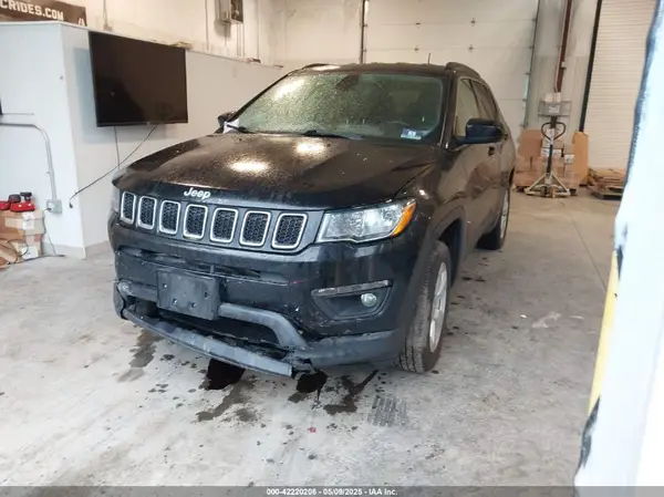 3C4NJDBB3KT807823 2019 JEEP COMPASS - Image 2