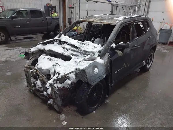 3C4NJDBB3KT836030 2019 JEEP COMPASS - Image 2