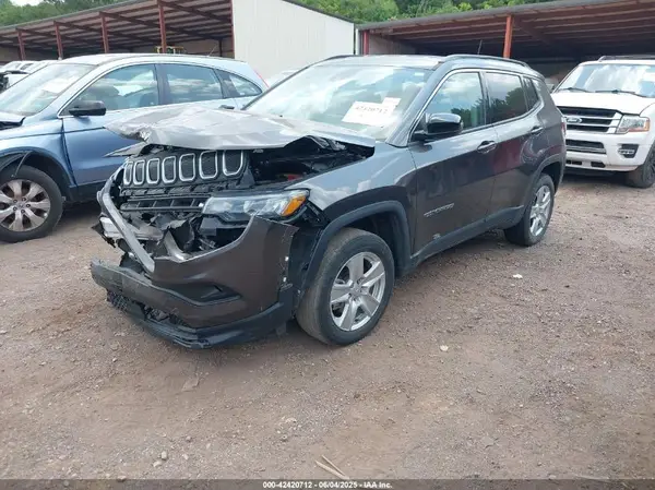 3C4NJDBB3NT147304 2022 JEEP COMPASS - Image 2