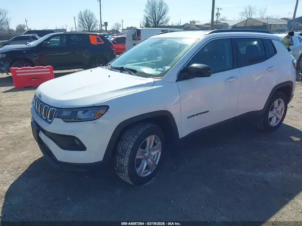3C4NJDBB3NT215987 2022 JEEP COMPASS - Image 2