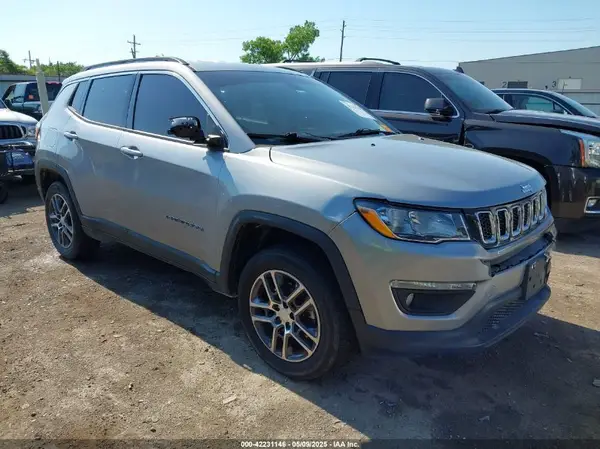 3C4NJDBB4HT629073 2017 JEEP COMPASS - Image 1