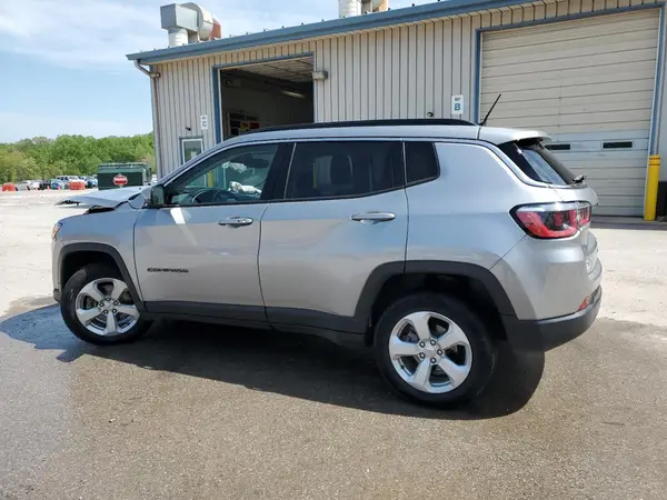 3C4NJDBB4HT657195 2017 JEEP COMPASS - Image 2