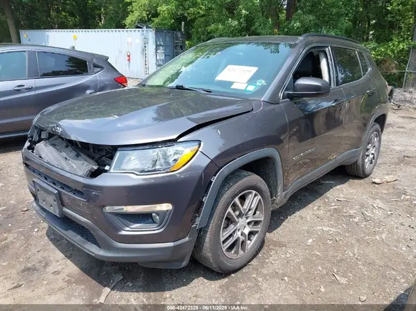 3C4NJDBB4JT100129 2018 JEEP COMPASS - Image 2