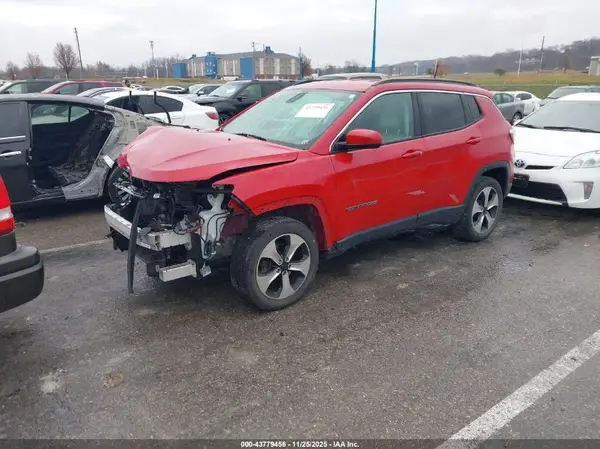 3C4NJDBB4JT104326 2018 JEEP COMPASS - Image 2