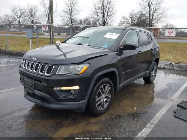 3C4NJDBB4JT113978 2018 JEEP COMPASS - Image 2