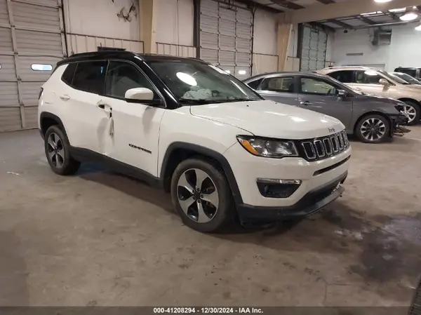 3C4NJDBB4JT117710 2018 JEEP COMPASS - Image 1