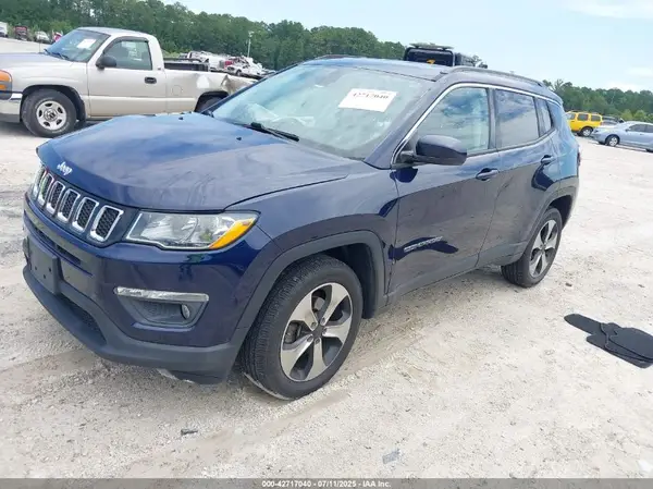 3C4NJDBB4JT117805 2018 JEEP COMPASS - Image 2