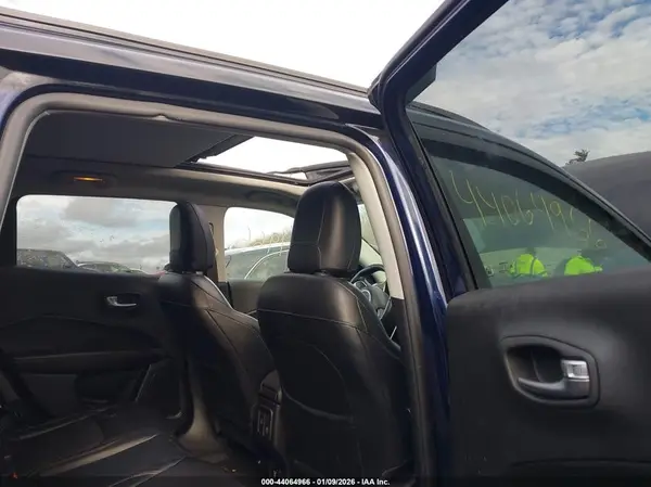 3C4NJDBB4JT131736 2018 JEEP COMPASS - Image 8
