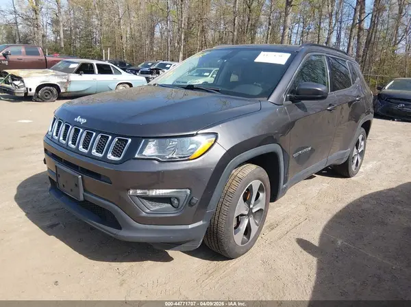 3C4NJDBB4JT132143 2018 JEEP COMPASS - Image 2
