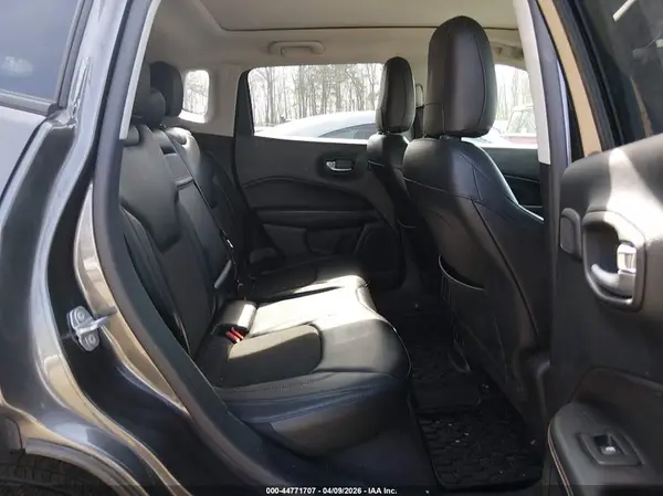 3C4NJDBB4JT132143 2018 JEEP COMPASS - Image 8