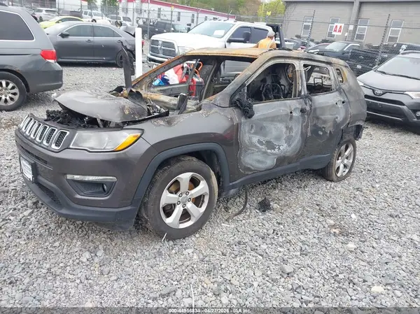 3C4NJDBB4JT138749 2018 JEEP COMPASS - Image 2
