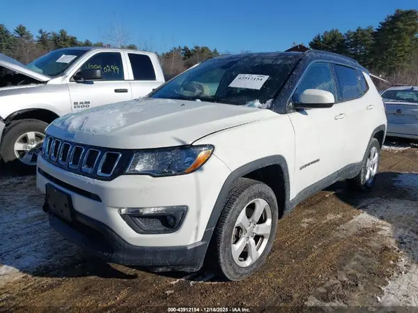 3C4NJDBB4JT142378 2018 JEEP COMPASS - Image 2
