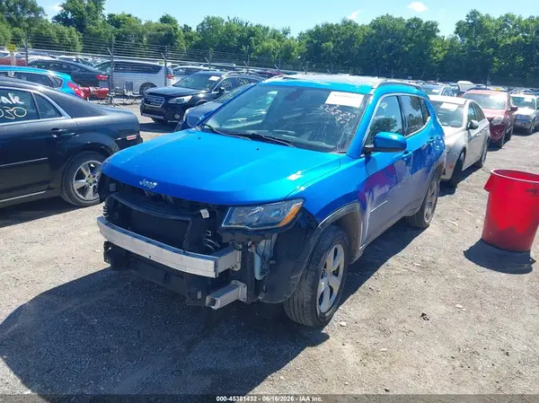 3C4NJDBB4JT144275 2018 JEEP COMPASS - Image 2