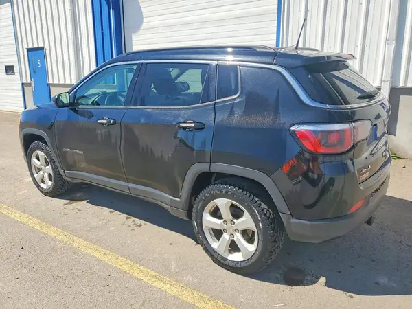 3C4NJDBB4JT145670 2018 JEEP COMPASS - Image 2