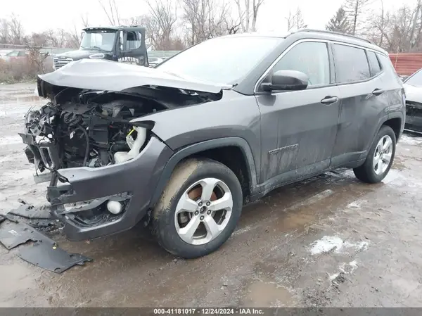 3C4NJDBB4JT161349 2018 JEEP COMPASS - Image 2