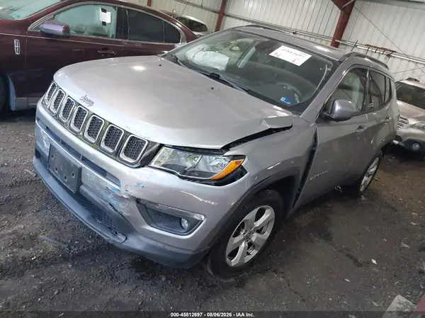 3C4NJDBB4JT161688 2018 JEEP COMPASS - Image 2
