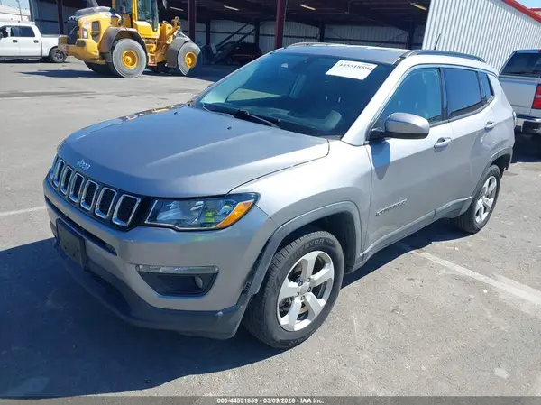 3C4NJDBB4JT176692 2018 JEEP COMPASS - Image 2