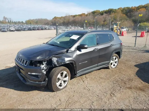 3C4NJDBB4JT176756 2018 JEEP COMPASS - Image 2
