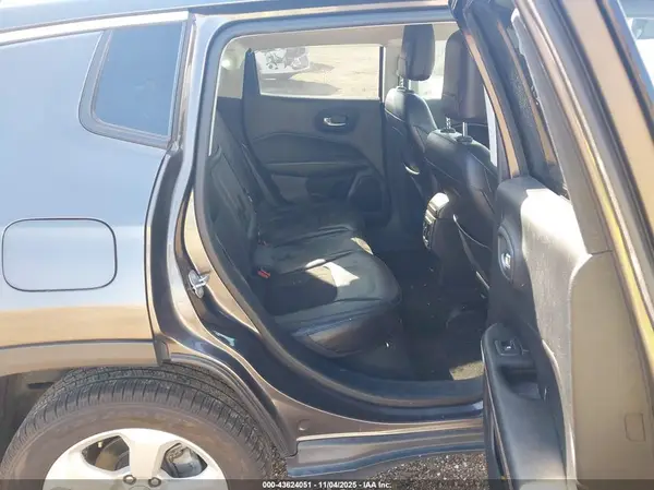 3C4NJDBB4JT176756 2018 JEEP COMPASS - Image 8