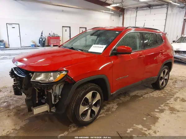 3C4NJDBB4JT185750 2018 JEEP COMPASS - Image 2