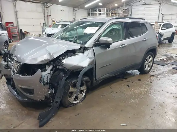 3C4NJDBB4JT187613 2018 JEEP COMPASS - Image 2
