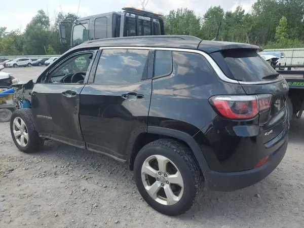 3C4NJDBB4JT201168 2018 JEEP COMPASS - Image 2