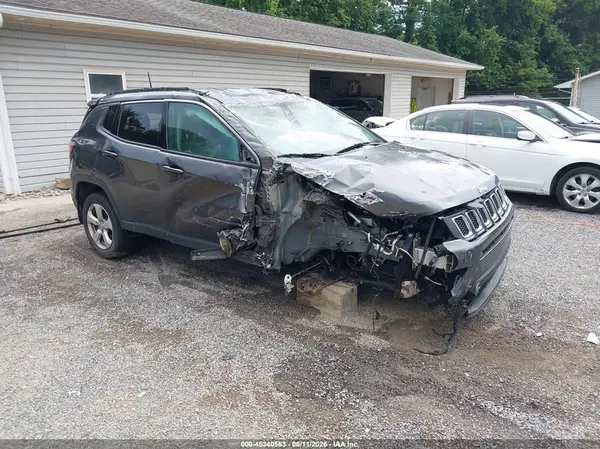 3C4NJDBB4JT201414 2018 JEEP COMPASS - Image 1